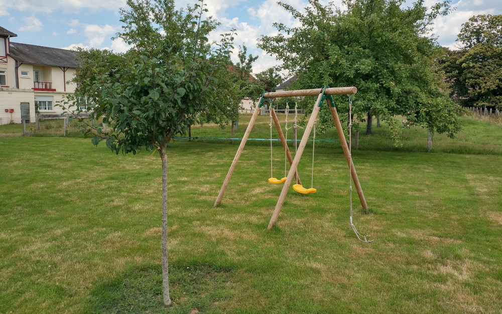 Photographie de la balancoire dans le parc de l'hôtel.